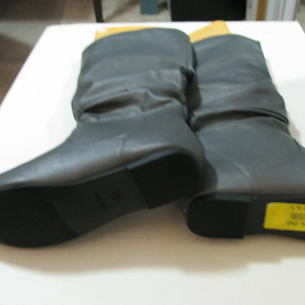 New Gray Boots Size 6 1/2 NWOT No Heel New